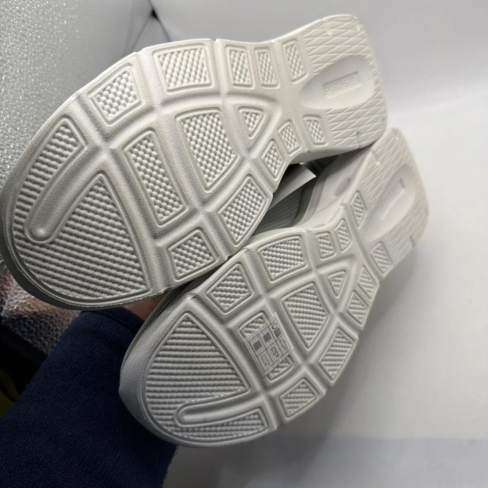 Skechers Women's Hands‎ Free Swift Fit Shoes. Grey. Size 8. New.